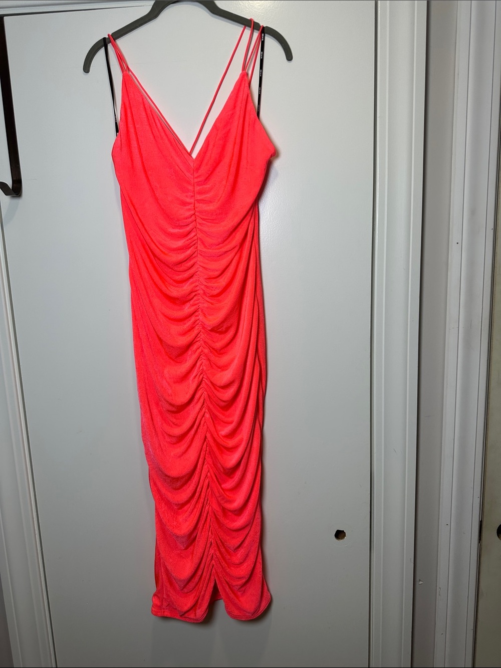 SER.O.YA Neon Coral Ruched V‑Neck Slip Midi Dress(08)